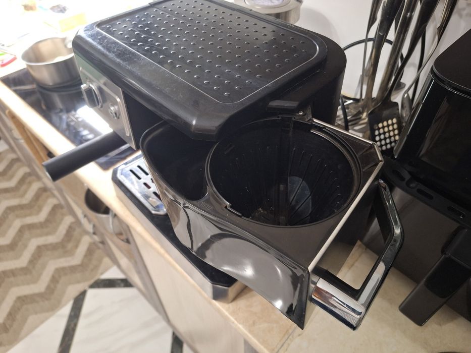 Кавомашина Delonghi ESAM  і рожкова