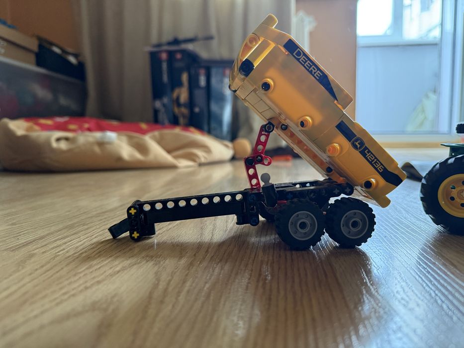 Lego 42136 трактор John Deere