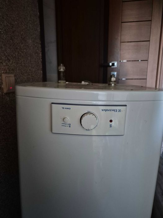 Продам бойлер Электролюкс 100л на запчасти