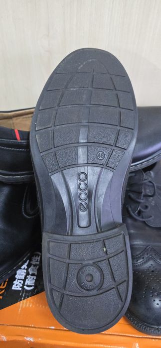 Продам фірмові туфлі великих розмірів 46 та 47 розмірів.