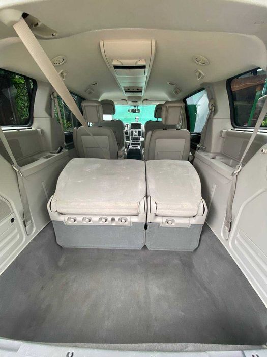 Chrysler Grand Voyager 7 МЕСТ в полной комплектации (2.8 дизель)