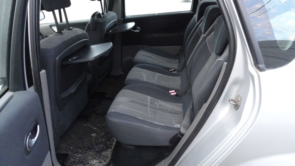 Lampa lewa przód przednia Renault Scenic II 2