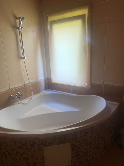 Дерев’яний будинок з панорамним видом на гори | автономне живлення