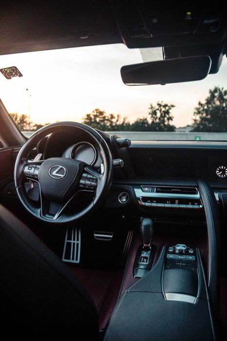 Wynajem Lexus LC500 Prestige - wypożyczalnia samochodów