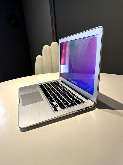 MacBook Air 13" (2017) — 8GB RAM/256GB SSD — Excelente Estado