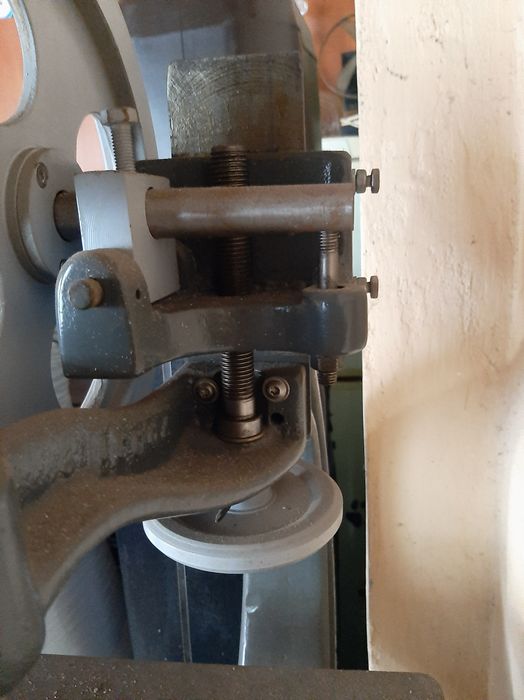 Piła taśmowa. Częściowo odnowiona.