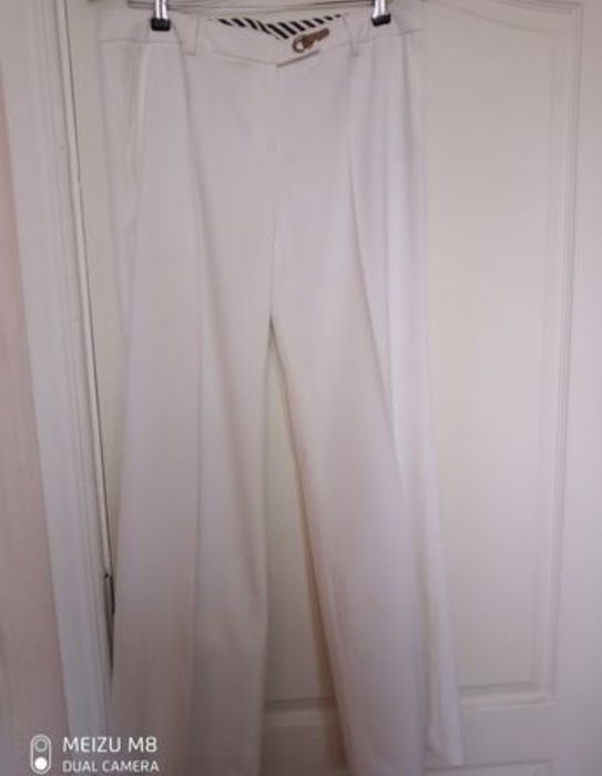 Жіночі брючні костюми Castro.