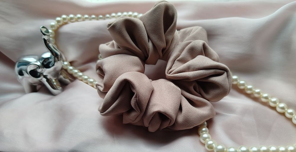 Gumka scrunchies ciemny beż Caffe Latte