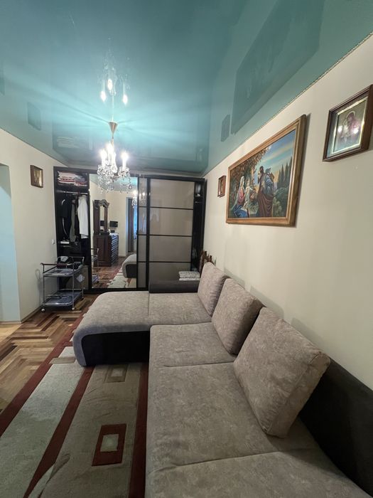 Продаж виликої квартири,Духновича.