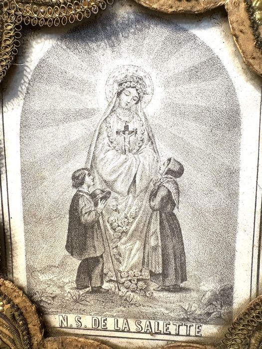 Lindissimo antigo registo bordado com imagem da N S de la Salette