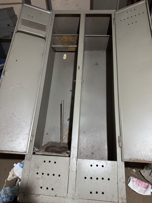 Шкаф сейф железный раздевалка для одежды