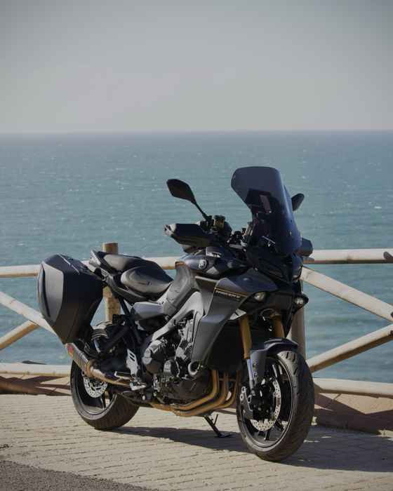 Yamaha Tracer 9 GT+ 2024 com material