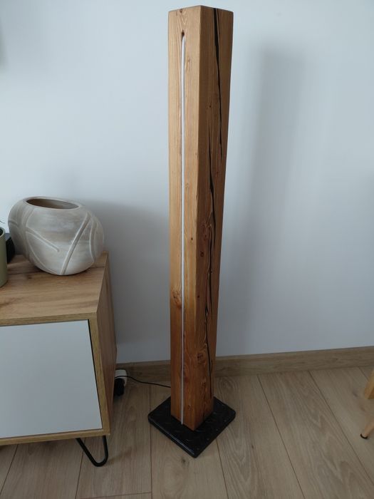 Lampa podłogowa led  drewnia na pilota