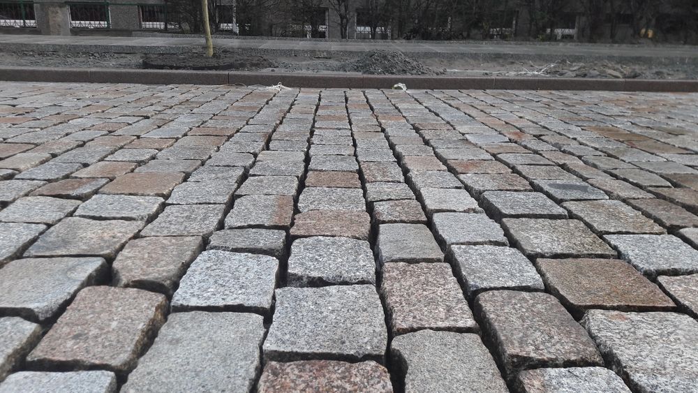 Kostka granitowa cieta płomieniowana starobruk bruk kamień polny