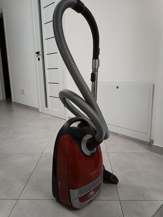 Продам пилосмок Miele C2