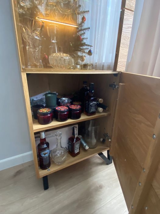 Dębowa witryna na szkło