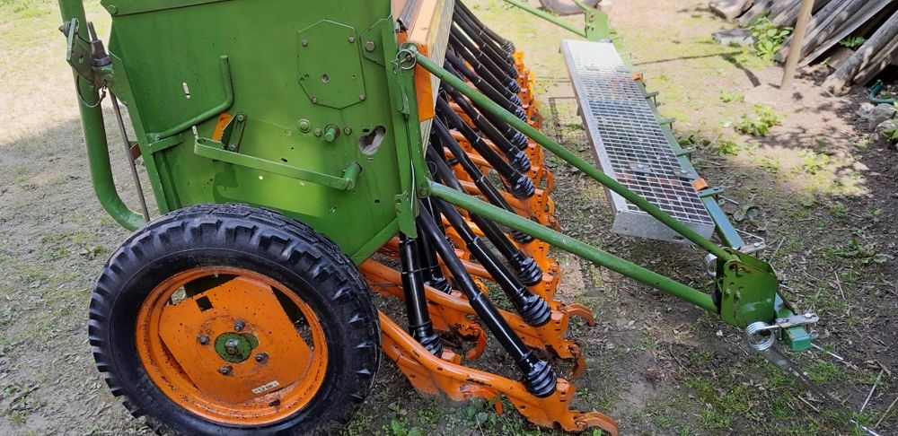 Siewnik Amazone D8 szer 3m