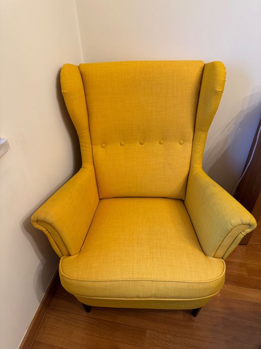 Poltrona IKEA em amarelo