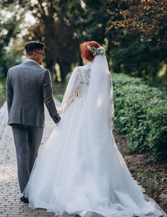 Весільна шикарна сукня