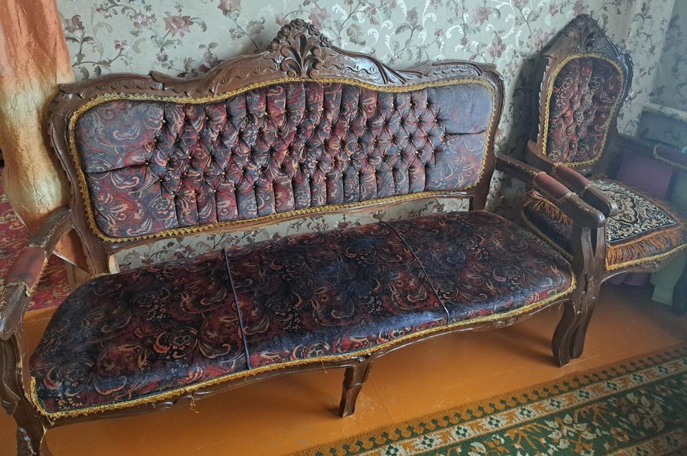 Великий вінтажний гарнітур меблів Бароко / Рококо (Софа, 6 стільців, Стіл)