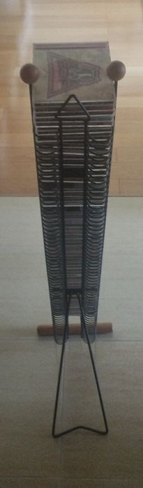 Vendo estante de pé para cds