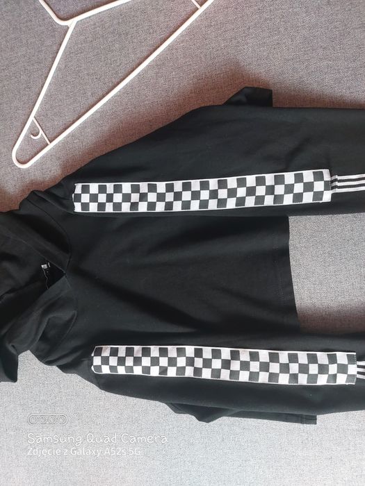 Sprzedam krótką bluzę.