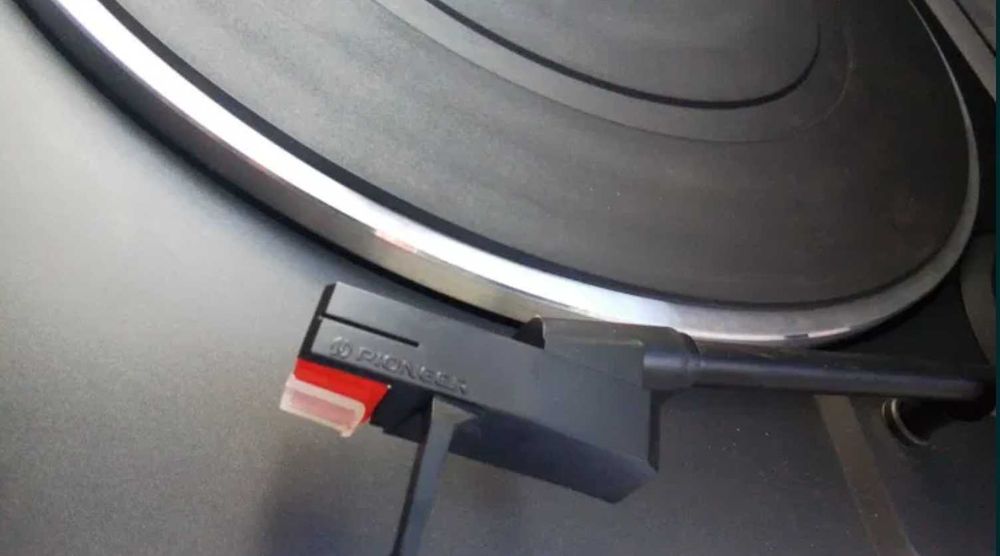 проигрыватель виниловых пластинок Pioneer