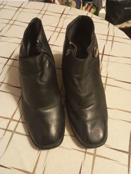 Продам ботинки кожа натур.р.40