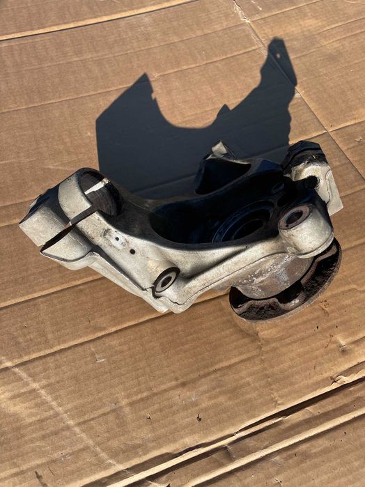 Piasta zwrotnica koła przedniego prawa Volvo XC40 C40
