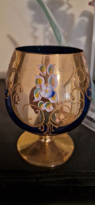 Taça de conhaque checoslovaco. Pintado á mão