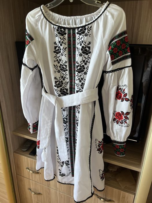 Продам вишете плаття