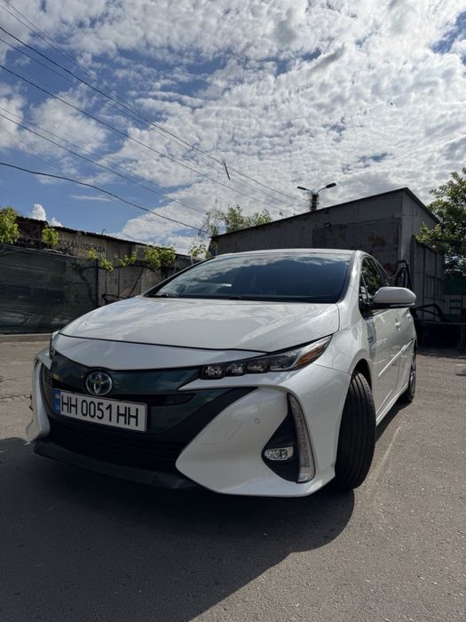 Продам toyota prius prime 2018 плагин гибрид