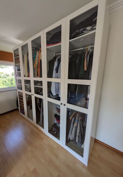 Roupeiro modular IKEA:  3 módulos com portas de vidro