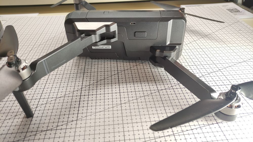 SJRC F11 GPS – dron z GPS  2 baterie  regulowana kamera 90°  komple