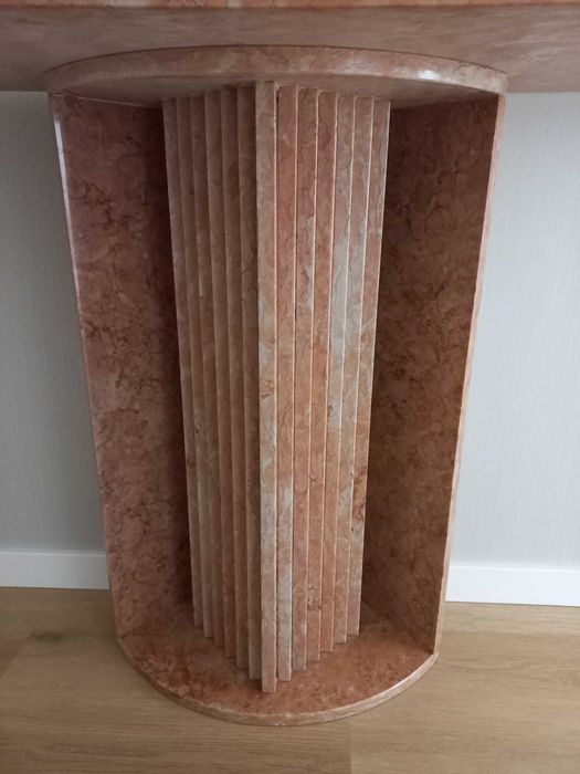 Consola em pedra rosa negrais