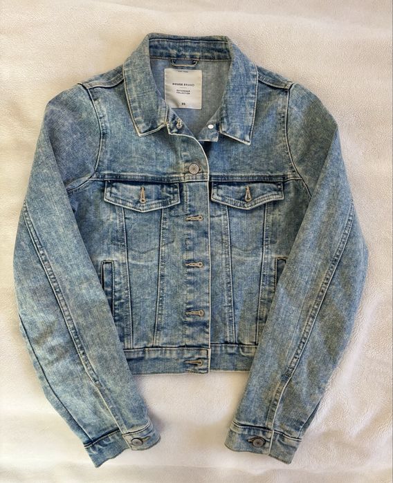 Jeansowa kurtka jak nowa