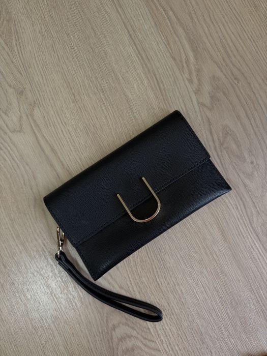 Чорний клатч зі штучноі шкіри