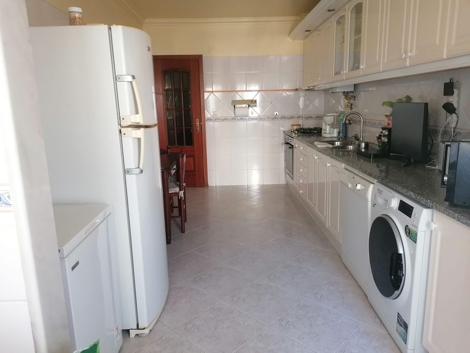 Apartamento T2 à venda na Avenida Humberto Delgado, 1º andar