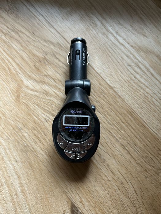 Modulator FM MP3 eCom – odtwarzanie muzyki z USB/SD/MMC w samochodzie