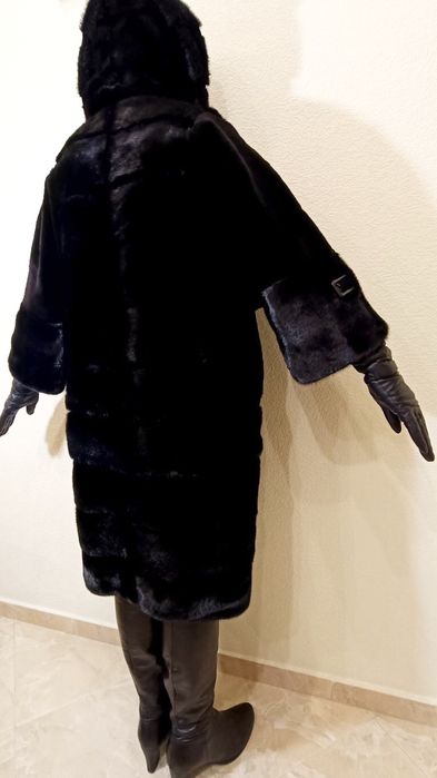 Шуба з хутра норка з великим капюшоном, Нова. Куплена в ОАЕ в січні 22