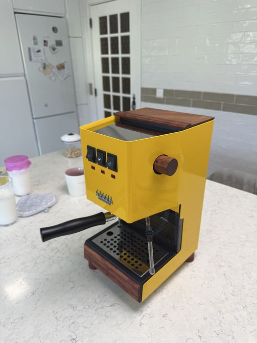 Gaggia Classic Pro Evo – Edição Amarela com Custom Wood em Bubinga
