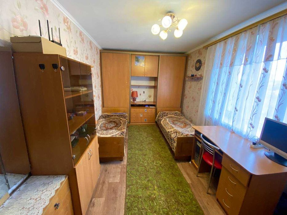 продам велику кімнату Лісовий масив Волкова космонавта Поповича 10а