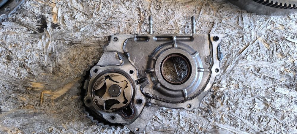 Головка блоку циліндрів Opel Astra J  1.7 CDTI A17DTR