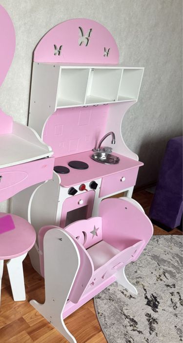 Меблі в дитячу кімнату, дитяча кухня, ліжечко для ляльки