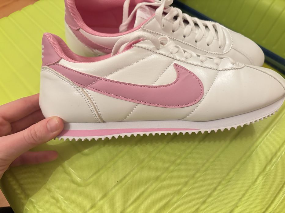 Нові жіночі кросівки!