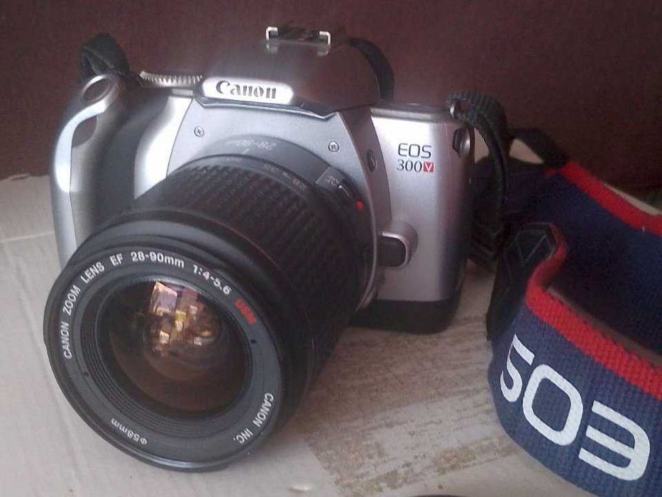 Продам  плівковий дзеркальний фотоапарат Canon 300V