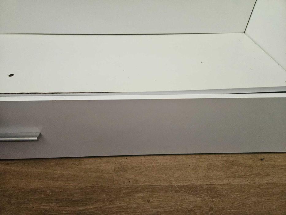 Meblościanka z biurkiem i dwoma łóżkami