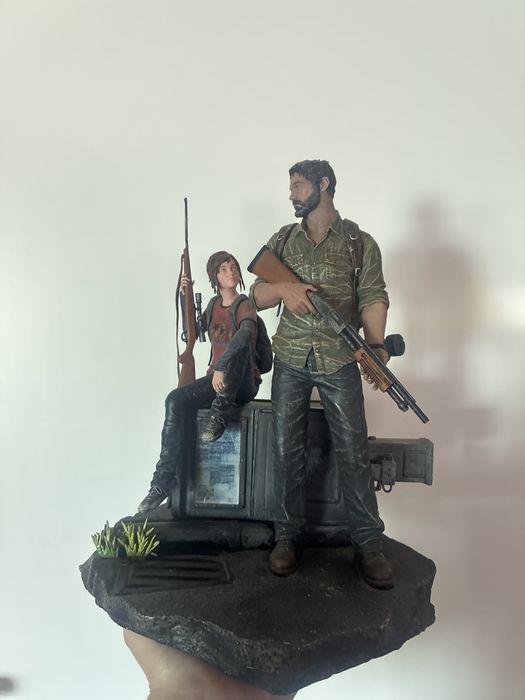 The last of us pandemic ellie joel figura