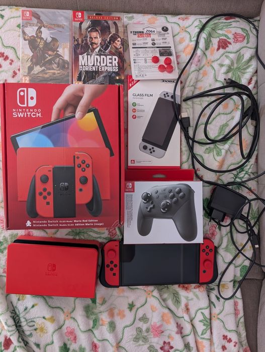 Nintendo Switch OLED Mario + Pro Controller + 2 gry + akcesoria