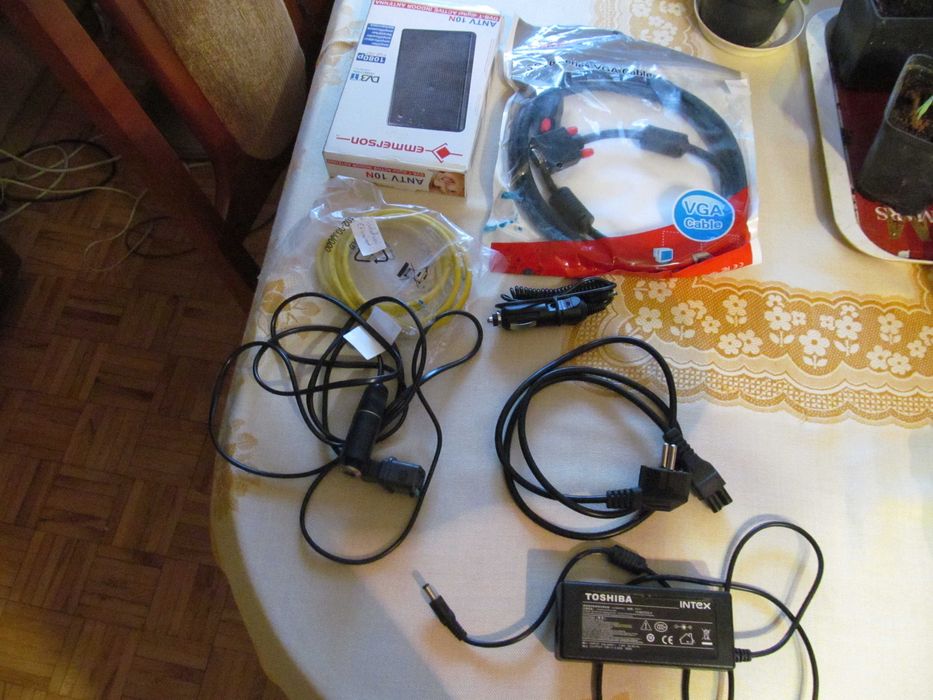 Kabel Ethernet CAT 5E +VGA Unitek + Schuko z zasilaczem 65W+ IEC C13 + antena +adapter- zestaw 7 szt